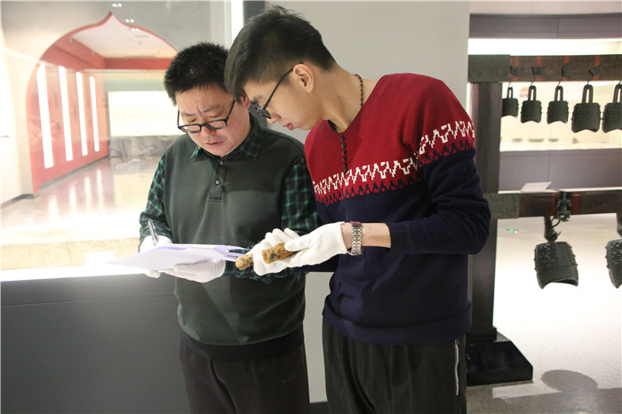 現(xiàn)場點交需修復文物.jpg
