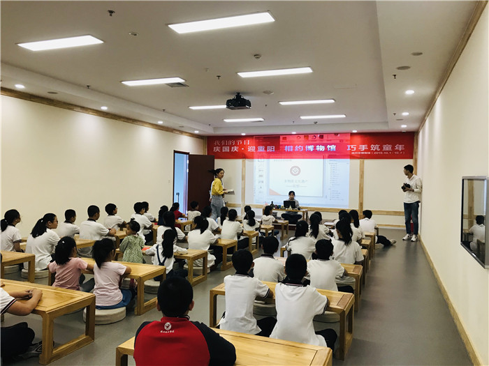 老師講解面塑制作技巧.jpg